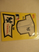 1985 Fleer Team Stickers #NNO Yankees (Jersey)