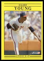 1991 Fleer Base Set #330 Cliff Young