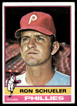 1976 Topps Base Set #586 Ron Schueler