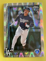 2025 Topps Chrome RayWave Refractor #152 Hyeseong Kim