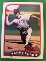 1989 Topps Base Set #207 Terry Leach