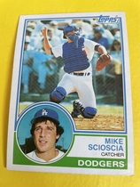 1983 Topps Base Set #352 Mike Scioscia