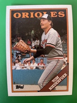 1988 Topps Base Set #242 Tom Niedenfuer