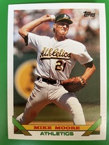 1993 Topps Base Set #73 Mike Moore