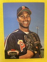 1992 Stadium Club Base Set #562 Cliff Young
