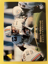 1995 Pinnacle Base Set #22 Dan Marino