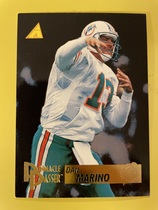 1995 Pinnacle Base Set #197 Dan Marino