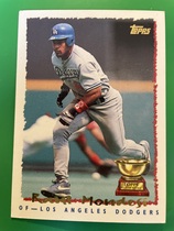 1995 Topps Base Set #180 Raul Mondesi