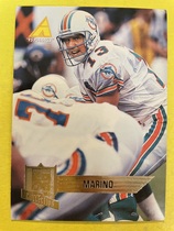 1995 Pinnacle Club Collection #14 Dan Marino