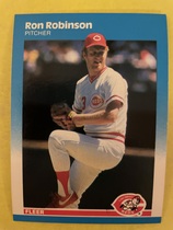 1987 Fleer Base Set #212 Ron Robinson