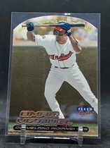2000 Ultra Gold Medallion #203G Omar Vizquel