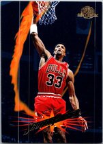 1995 SkyBox Premium #18 Scottie Pippen