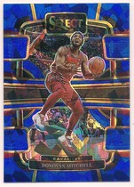 2023 Panini Select Blue Cracked Ice Prizm #38 Donovan Mitchell