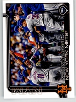 2025 Topps Base Set Series 2 #553 New York Mets Team Card