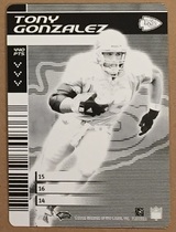 2001 NFL Showdown 1st Edition Monochrome #207 Tony Gonzalez