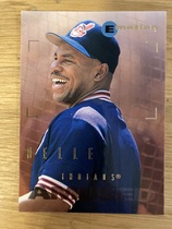 1995 SkyBox Emotion #32 Albert Belle