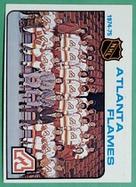 1975 Topps Base Set #85 Flames Team