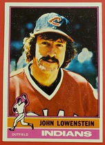 1976 Topps Base Set #646 John Lowenstein