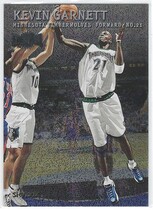 1999 Metal Base Set #68 Kevin Garnett