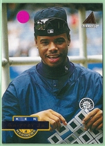 1994 Pinnacle Base Set #100 Ken Griffey Jr.