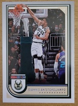 2022 Panini NBA Hoops #44 Giannis Antetokounmpo